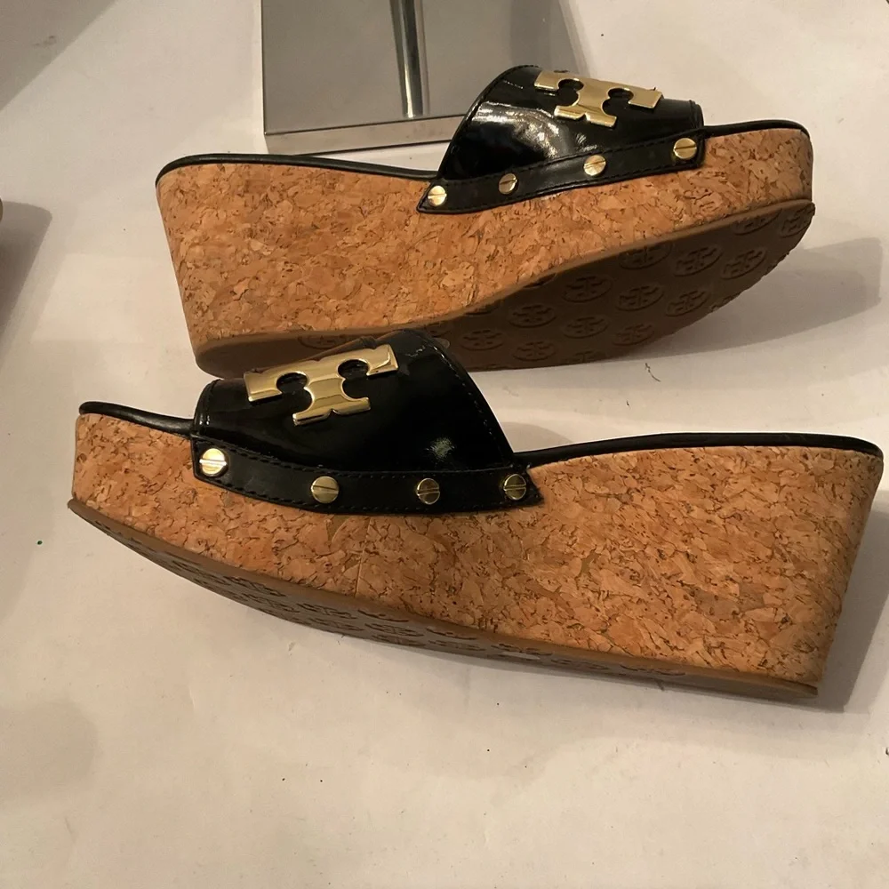 Tory Burch black patent wedge with T logo. - Picture 3 of 5